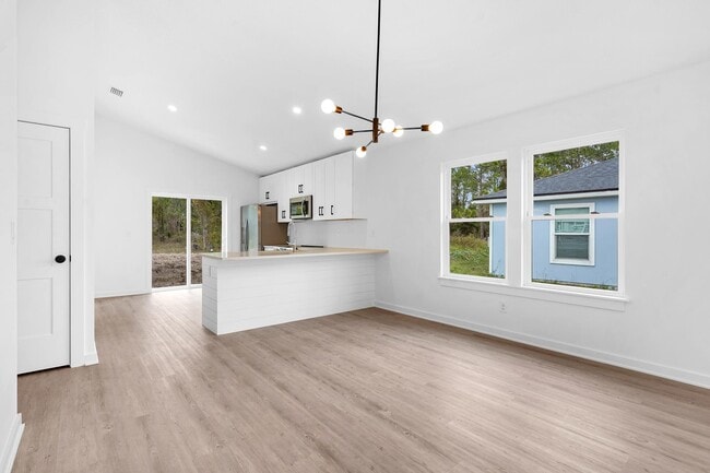 Photo - 964 W 9th St