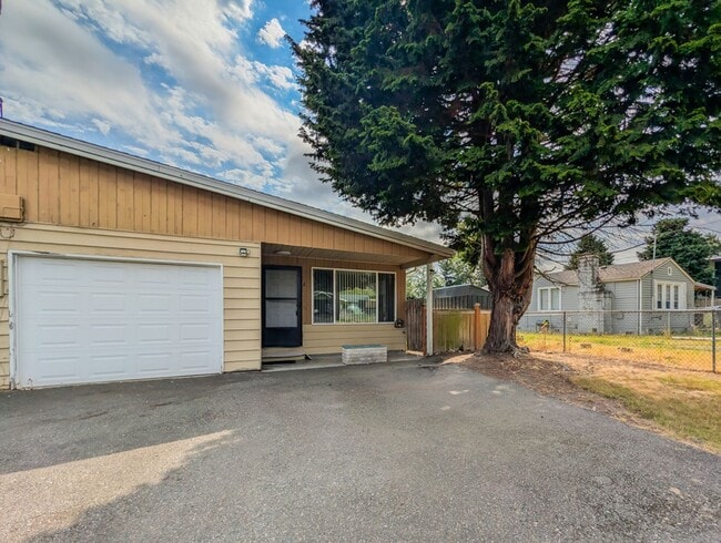 Building Photo - 15901 Manor Way Unit #2