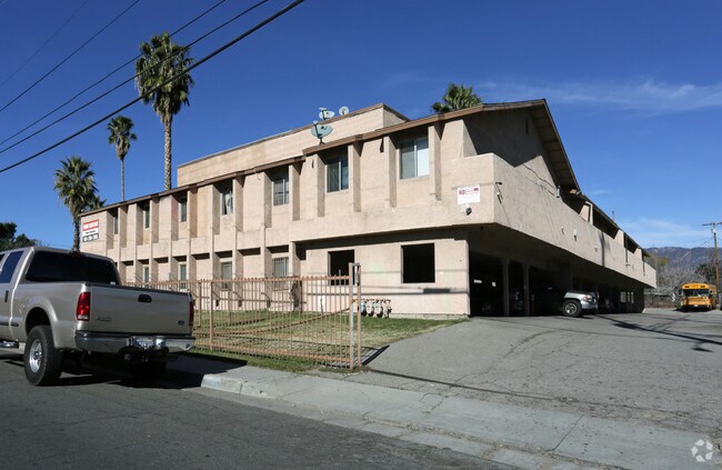 1319 N Acaia Ave - 1319 N Acacia Ave