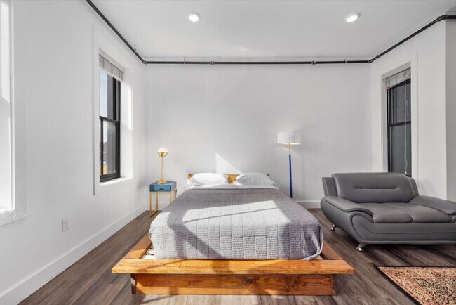 Photo - 18 W Elder St Unit ID1056095P