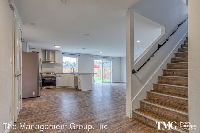 Photo - 5 br, 2.5 bath House - 705 SE 146th Avenue