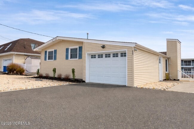 Photo - 825 Leeward Dr