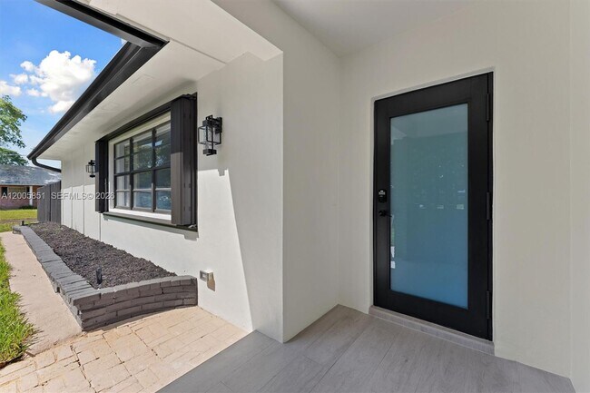 Photo - 401 SW 63rd Terrace