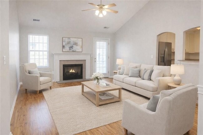 Photo - 728 Denise Ct