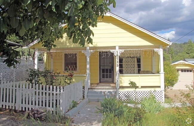 Building Photo - Main Street in Tuolumne Rental