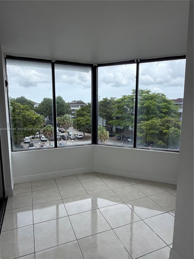 Building Photo - 8305 SW 152nd Ave Unit PH1