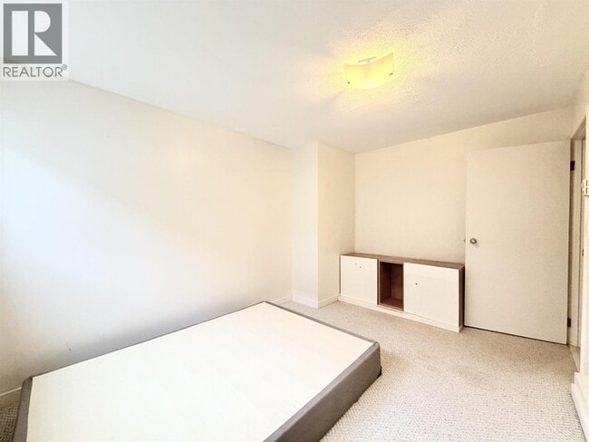 Photo - 7760 Decourcy Crescent