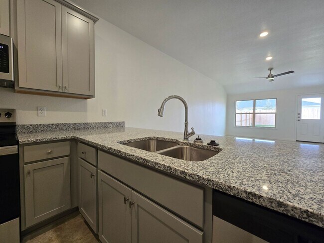 Photo - 907 Cherry Laurel Ln Unidad 907 Cherry Laurel Lane - B