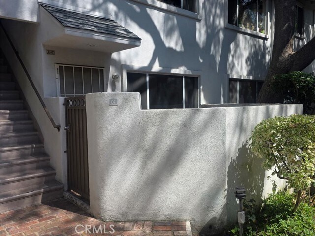 Photo - 18601 Collins St Unidad D7
