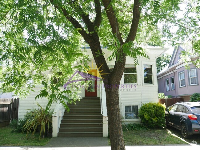 Building Photo - Unique 3 Bed 2 Bath 1,359 Sq. Ft. Midtown ... Rental