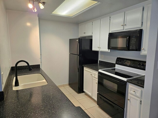 Building Photo - 1514 Seventh Avenue, Unit 205 Rental