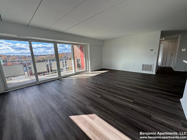 Building Photo - 51 Hill Rd Unit 603