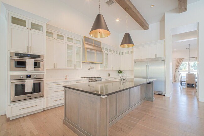 Photo - 12424 E Victoria St