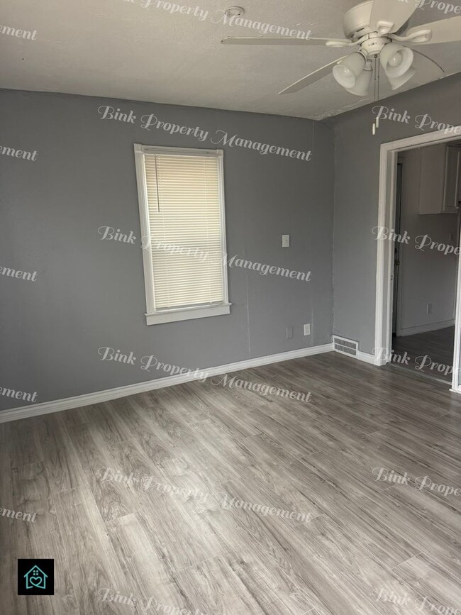 Photo - 15808 Southfield Fwy