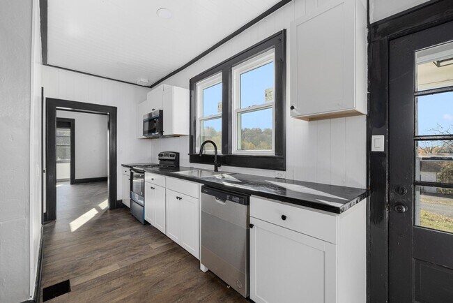 Photo - 3800 Memorial Blvd