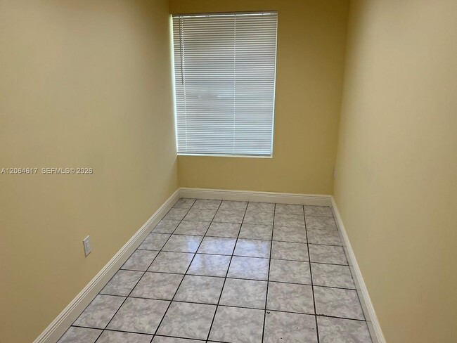 Photo - 16982 NE 21st Ave Unit 16982
