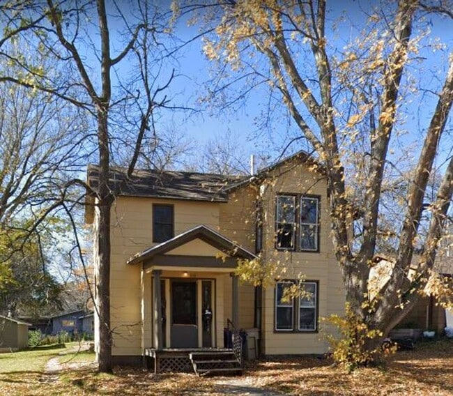 Building Photo - 319 N Park St Unit 2