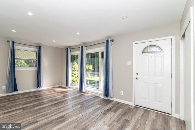 Building Photo - 400 E Main St