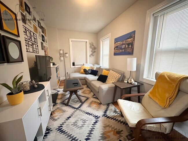 Building Photo - 39 Stillman St Unit 1 Rental