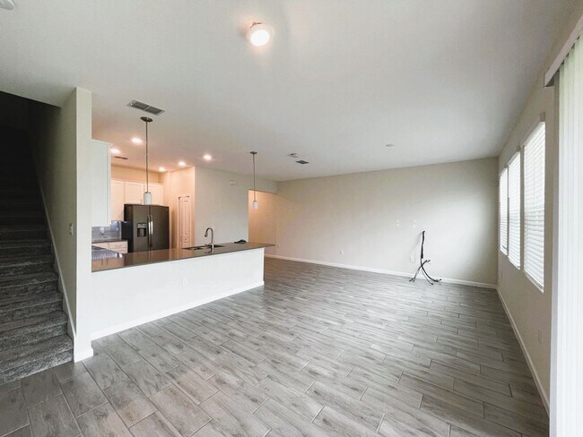 Photo - Large 3 Bedroom 2.5 Bedroom Townhome Located the gated Econ Trails