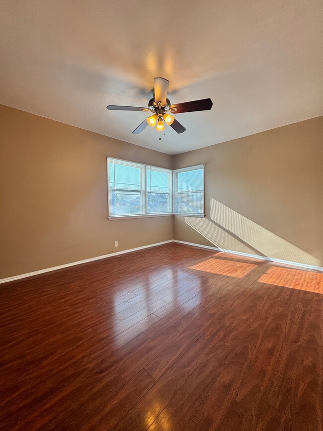 Photo - 1933 Carmona Ave