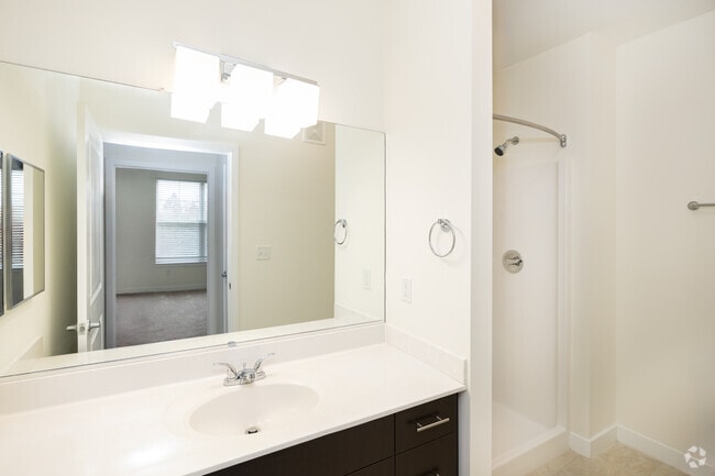 2BR, 2BA - 1,121SF - Bathroom