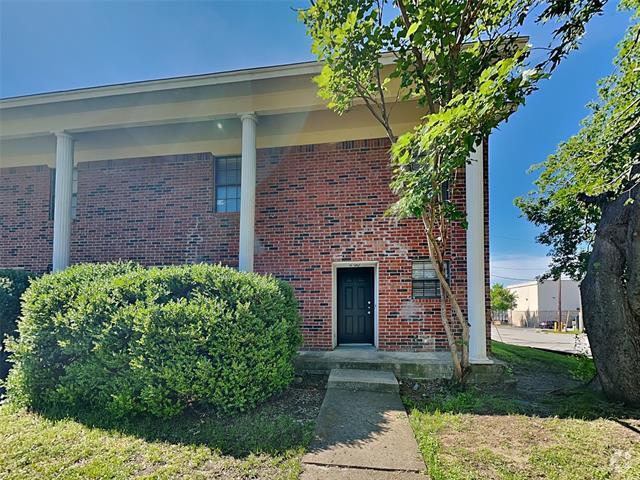 Building Photo - 930 Southmoor Dr Rental