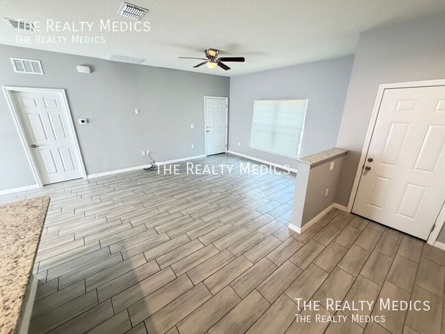 Photo - 491 Ixora Ave NW