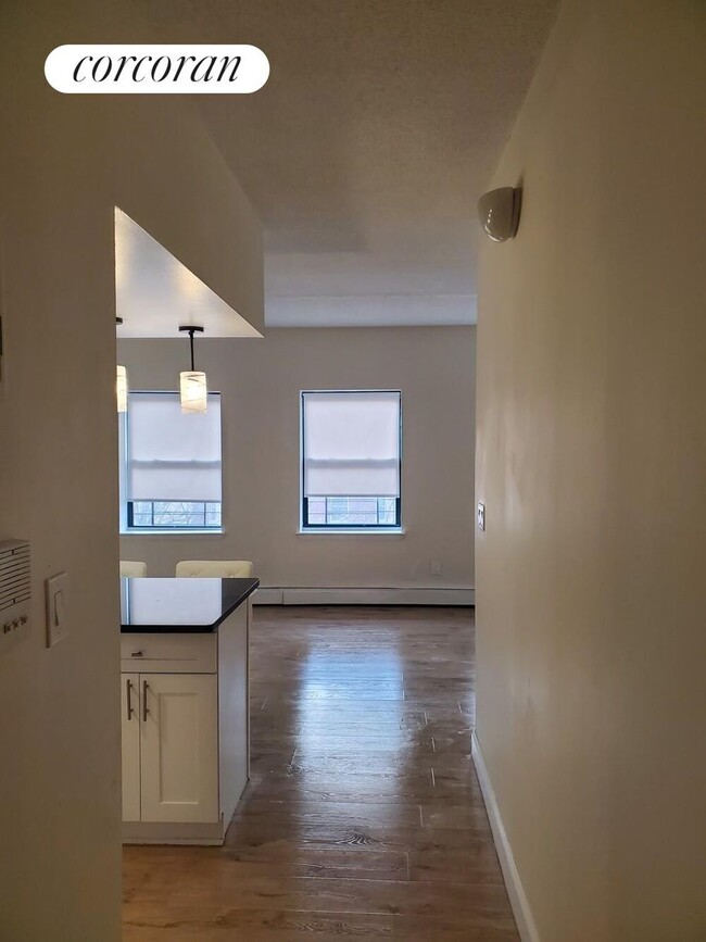 Photo - 71 E 118th St