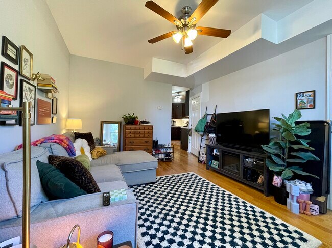 Photo - 3611 W Wolfram St Unit 2