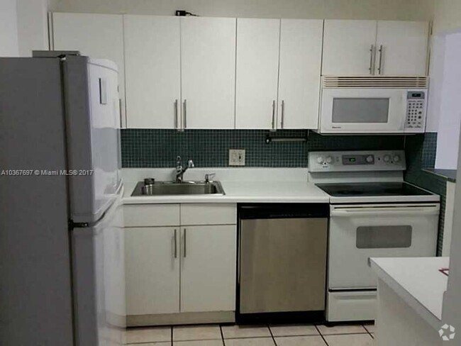 Building Photo - 2 bedroom in North Miami FL 33160 Rental