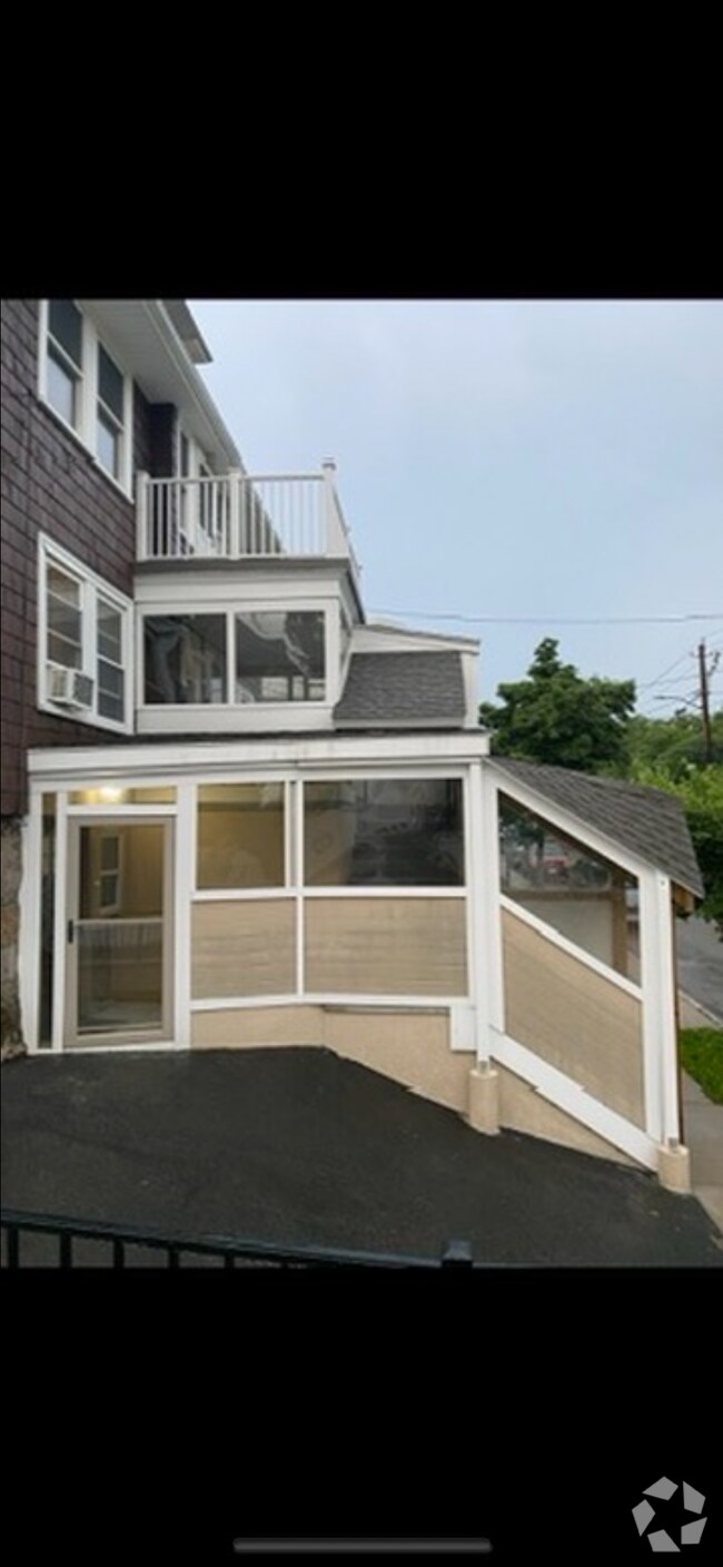 Building Photo - 26 Hazelwood St Rental