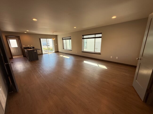 Photo - 1096 Rosa Way