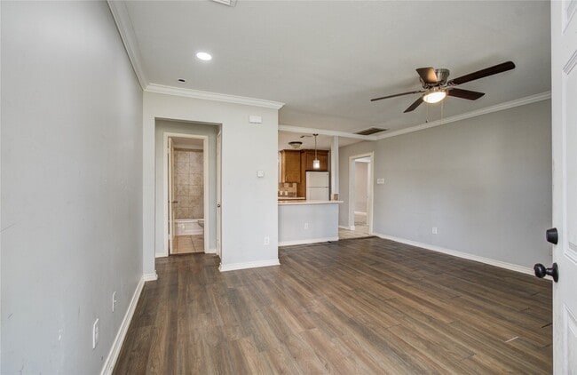 Photo - 6830 New York St