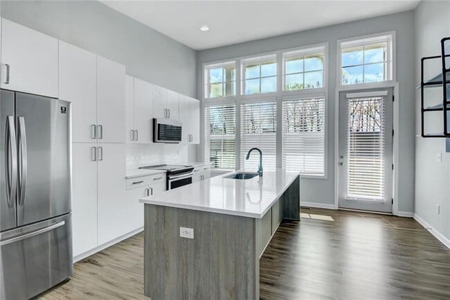 Photo - 900 Brees Ct