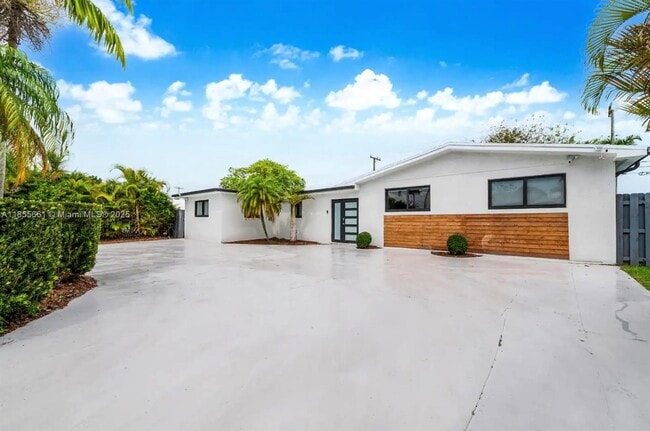 Building Photo - 9426 Caribbean Blvd Rental