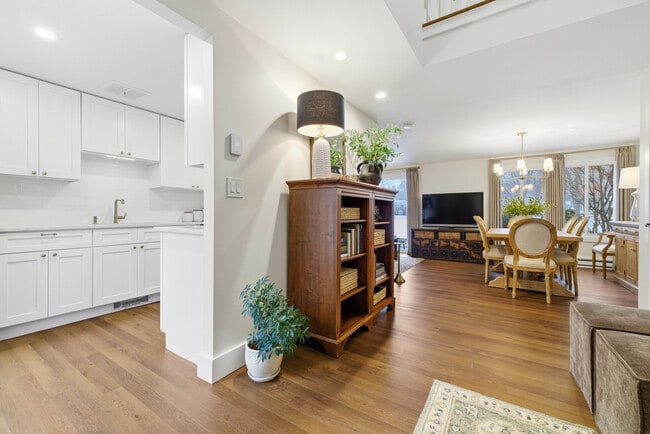 Photo - 60 Cinnamon Spring