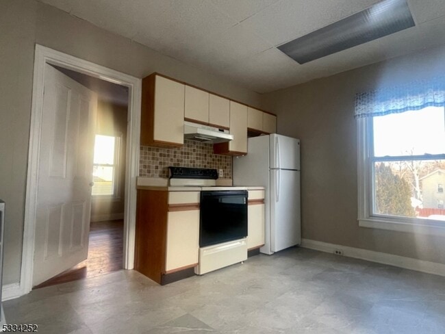 Photo - 611 Oxford St