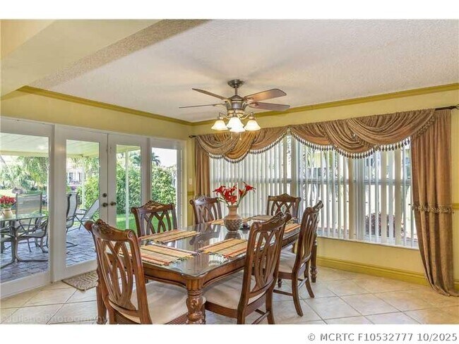 Photo - 160 SE 12th St