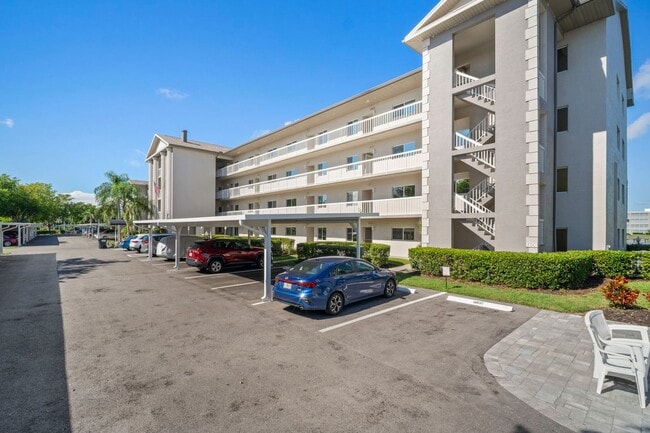 Stunning 2 beds 2 baths condo with lake vi... - Stunning 2 beds 2 baths condo with lake vi...