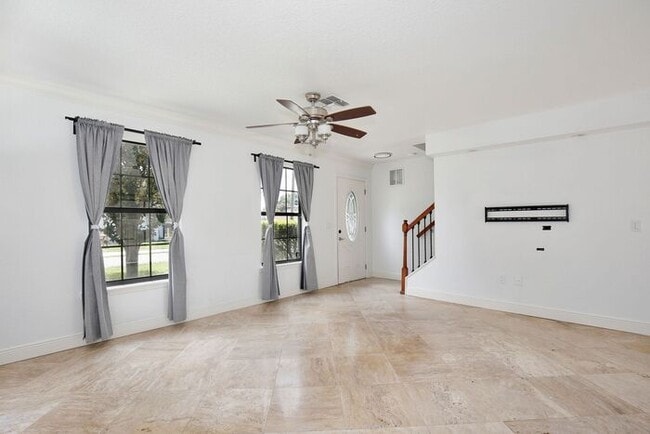 Photo - Lovely 3/2.5 Spacious Home with a Large Ba...