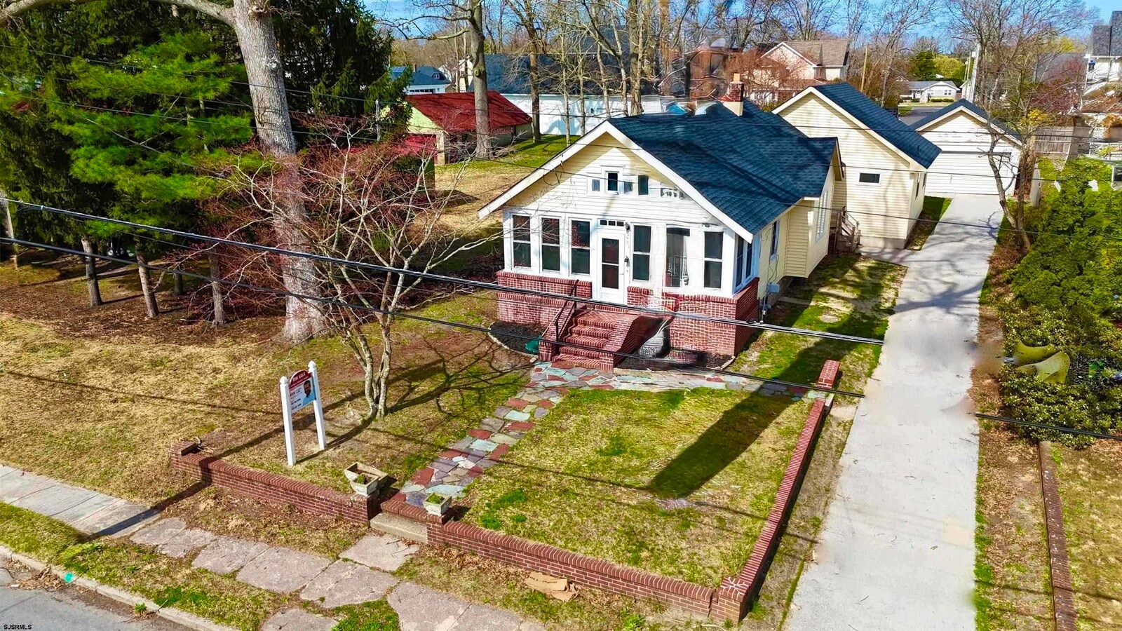 Photo - 921 Oak Grove Ave