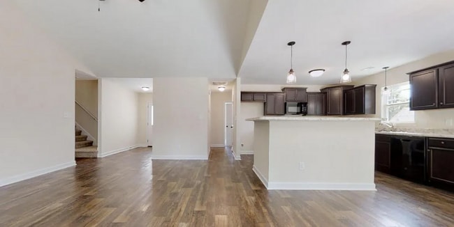 Photo - NEW LISTING!!!!!