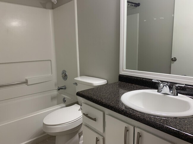 805 Hidden Hollow Cir