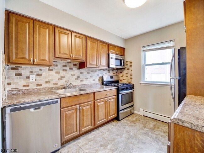 Photo - 2467 NJ-10 Unidad 7B