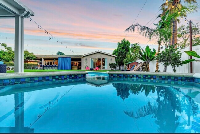 Building Photo - 5817 Ranchito Ave