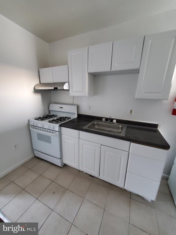 Building Photo - 2606 N 33rd St Rental