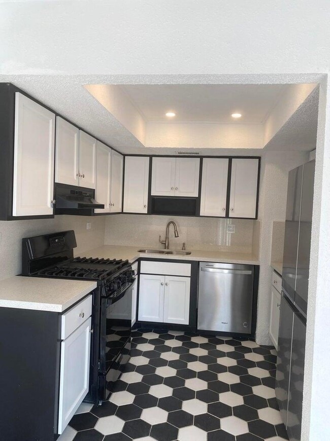 Photo - 3031 E Missionwood Ln