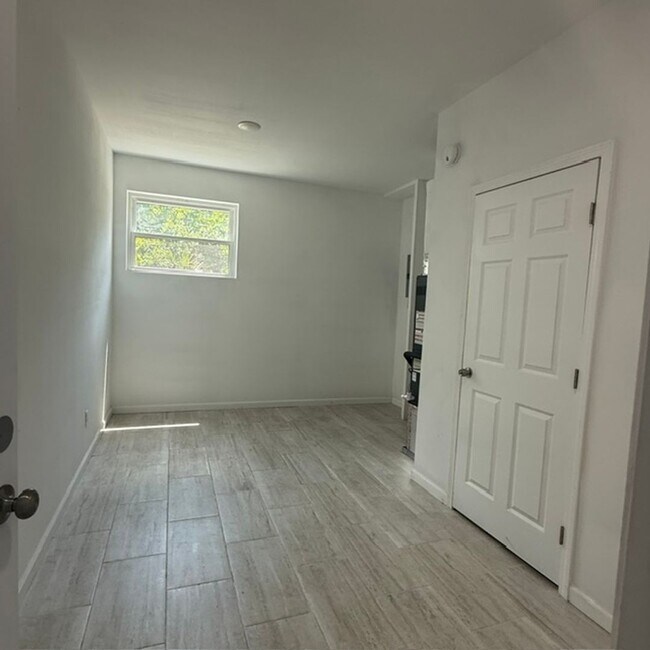 Photo - 1 Bedroom, 1 Bath Cottage w/garage