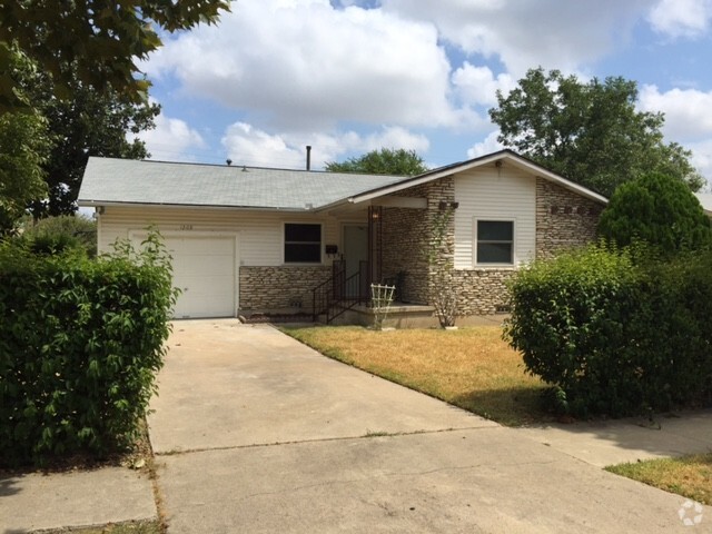 Building Photo - 1209 West Ln Rental